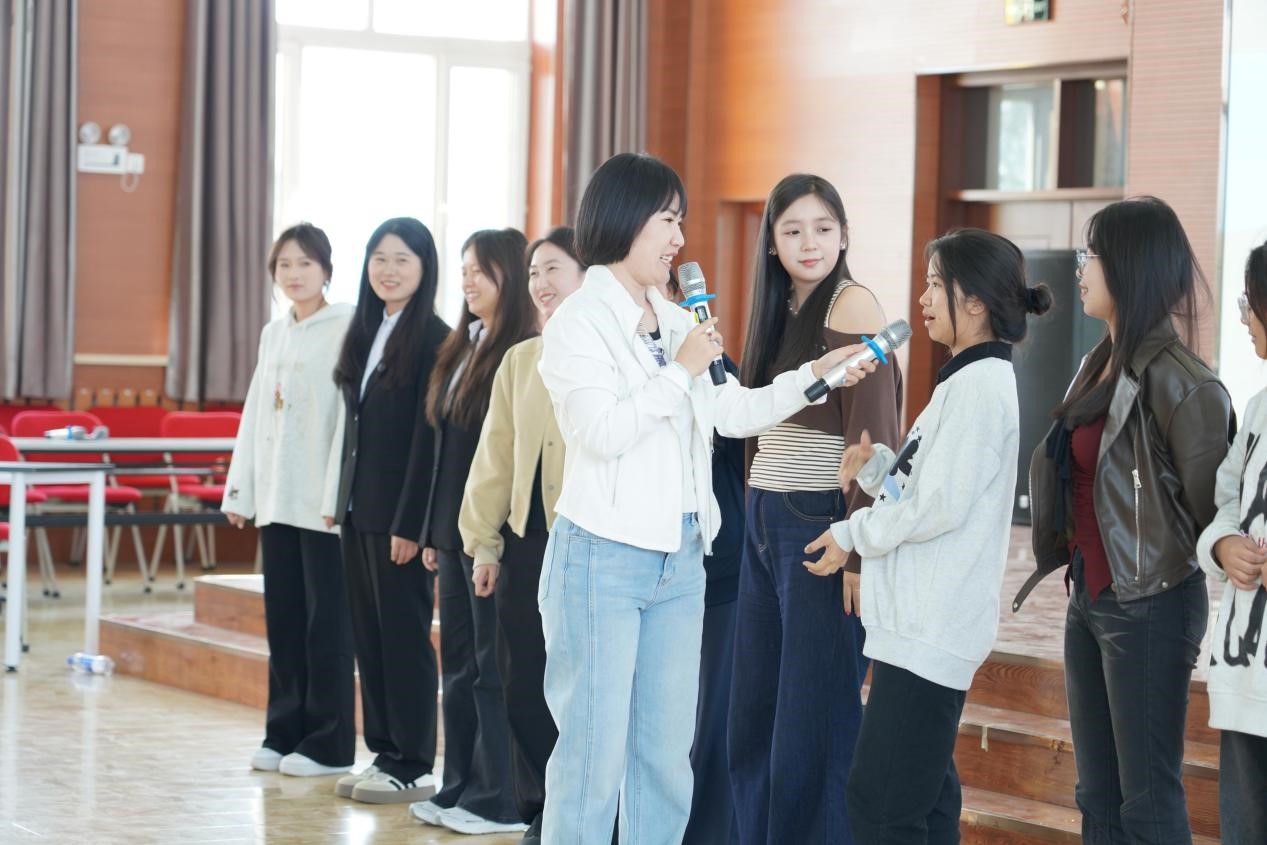 以声传情，以美育人——小学教育系朗诵专题讲座顺利开展