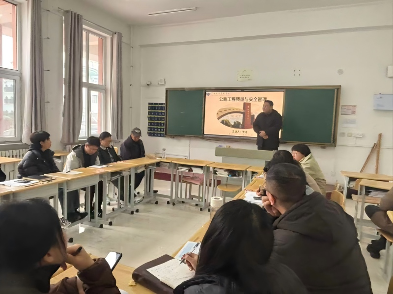 聚焦课堂研教学 评课研讨促提升——公建系开展新教师公开课教研活动
